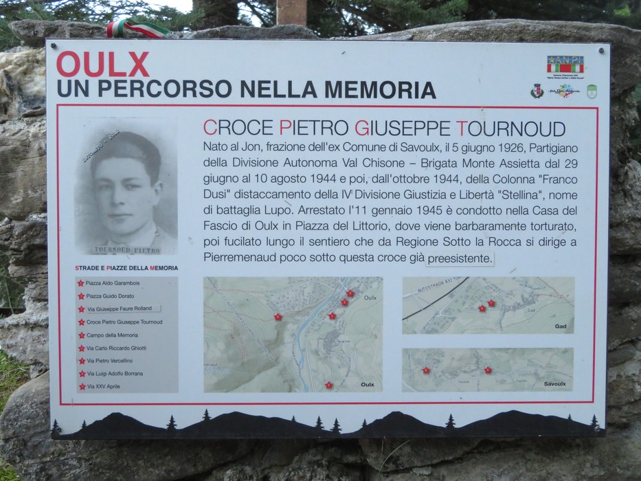 La Croce a Tournoud ricorda Pietro Giuseppе Tournoud, eroe locale della Seconda Guerra Mondiale, con immagini e informazioni commemorative.