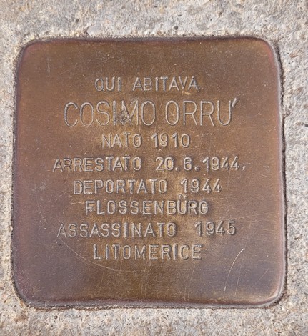 Pietra d'inciampo in memoria di Cosimo Orrù, simbolo della memoria storica e della tragedia della deportazione.