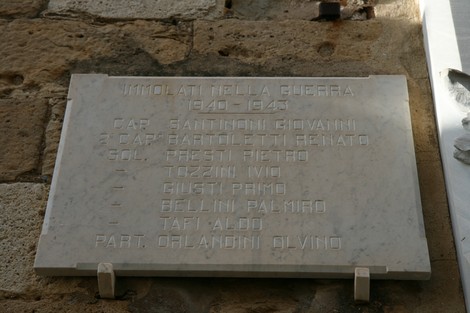 Lapide commemorativa dei caduti nella Seconda Guerra Mondiale, esposta nel Municipio.