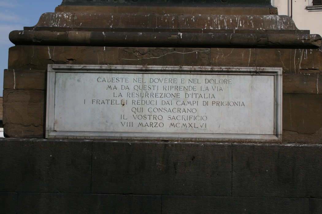 Obelisco ai caduti, monumento commemorativo dedicato ai sacrifici dei soldati italiani.