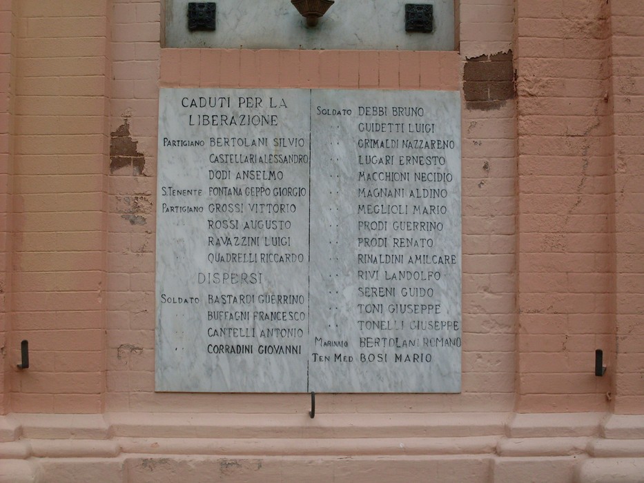 Lapidi commemorative ai caduti di Castellarano, in memoria dei soldati e dei partigiani della liberazione.