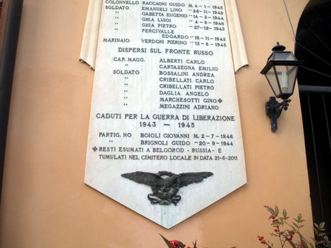Lapide commemorativa dedicata ai caduti di Torrazza Coste nella guerra di liberazione.