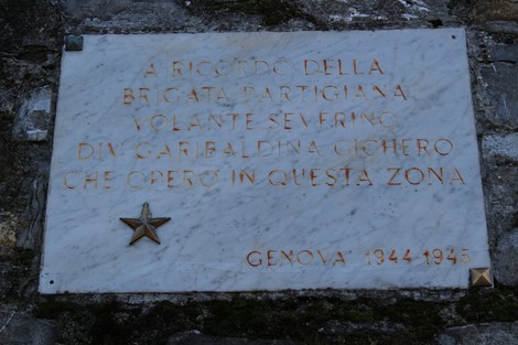 Lapide commemorativa dedicata alla Volante Severino, brigata partigiana operante a Genova durante la Seconda guerra mondiale.