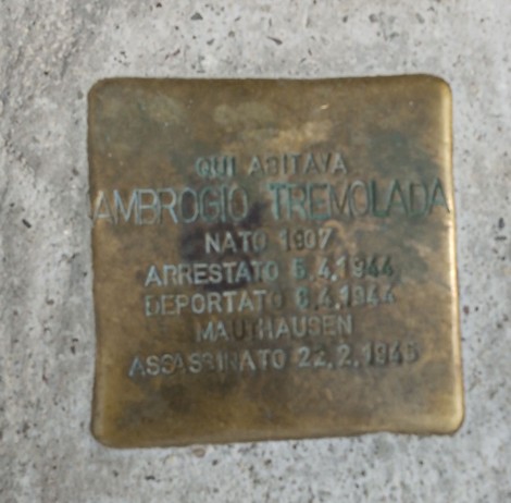 Pietra d'inciampo dedicata a Ambrogio Tremolada, commemorativa delle sue sofferenze durante la guerra.