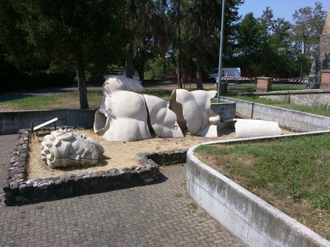 Monumento ai Caduti della Resistenza a San Polo d'Enza, commemorazione in un'area dedicata alla memoria storica.