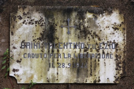 Lapide commemorativa di Valentino Brini, caduto durante la liberazione, con data risalente al 28 settembre 1944.