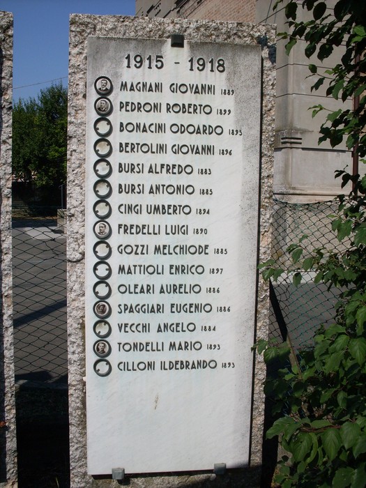 Monumento ai Caduti di Marmirolo, commemorazione dei soldati della Prima Guerra Mondiale.
