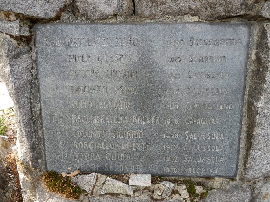 Monumento ai caduti per la Libertà e la Patria a Salussola, commemorazione dedicata ai soldati locali.