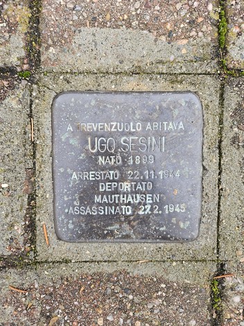 Pietra d'inciampo dedicata a Ugo Sesini, arrestato e deportato, per ricordare la sua storia tragica.