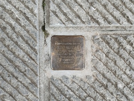 Pietra d'inciampo dedicata ad Aldo Moscati a Trevi, commemorativa di una vittima della Shoah.