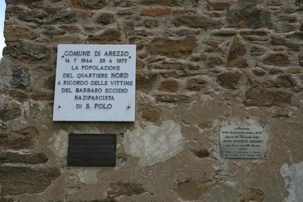 Lapide commemorativa per le vittime dell'eccidio nazifascista di San Polo, Arezzo, 1944.