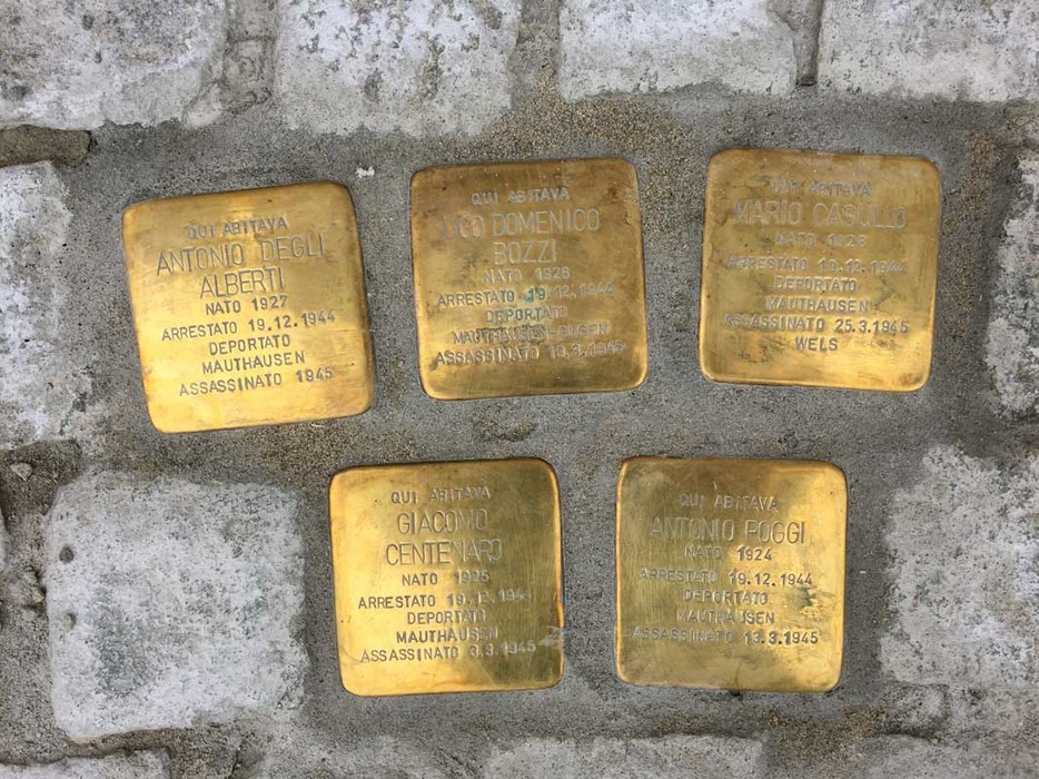 Pietre d'inciampo commemorative dedicate a vittime della persecuzione nazifascista a Bozzi e Capitani.
