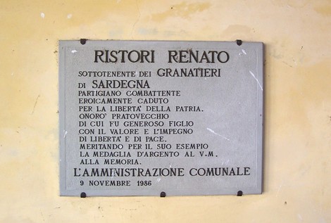 Lapide commemorativa dedicata a Renato Ristori, sottotenente dei Granatieri di Sardegna, caduto per la patria.