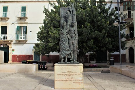 Monumento ai martiri delle Fosse Ardeatine, commemorazione della tragica storia della Resistenza italiana.