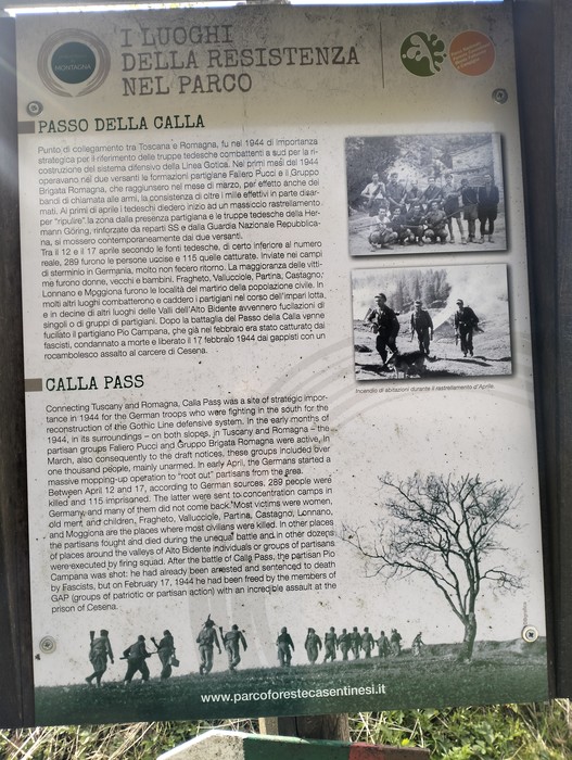 Cippo a Campana, memoriale che celebra la Resistenza, con dettagli storici sul Passo della Calla.