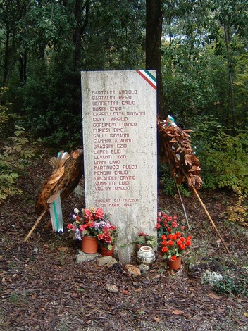 Monumento ai partigiani di Montemaggio, commemorazione dei caduti per la libertà e la resistenza.