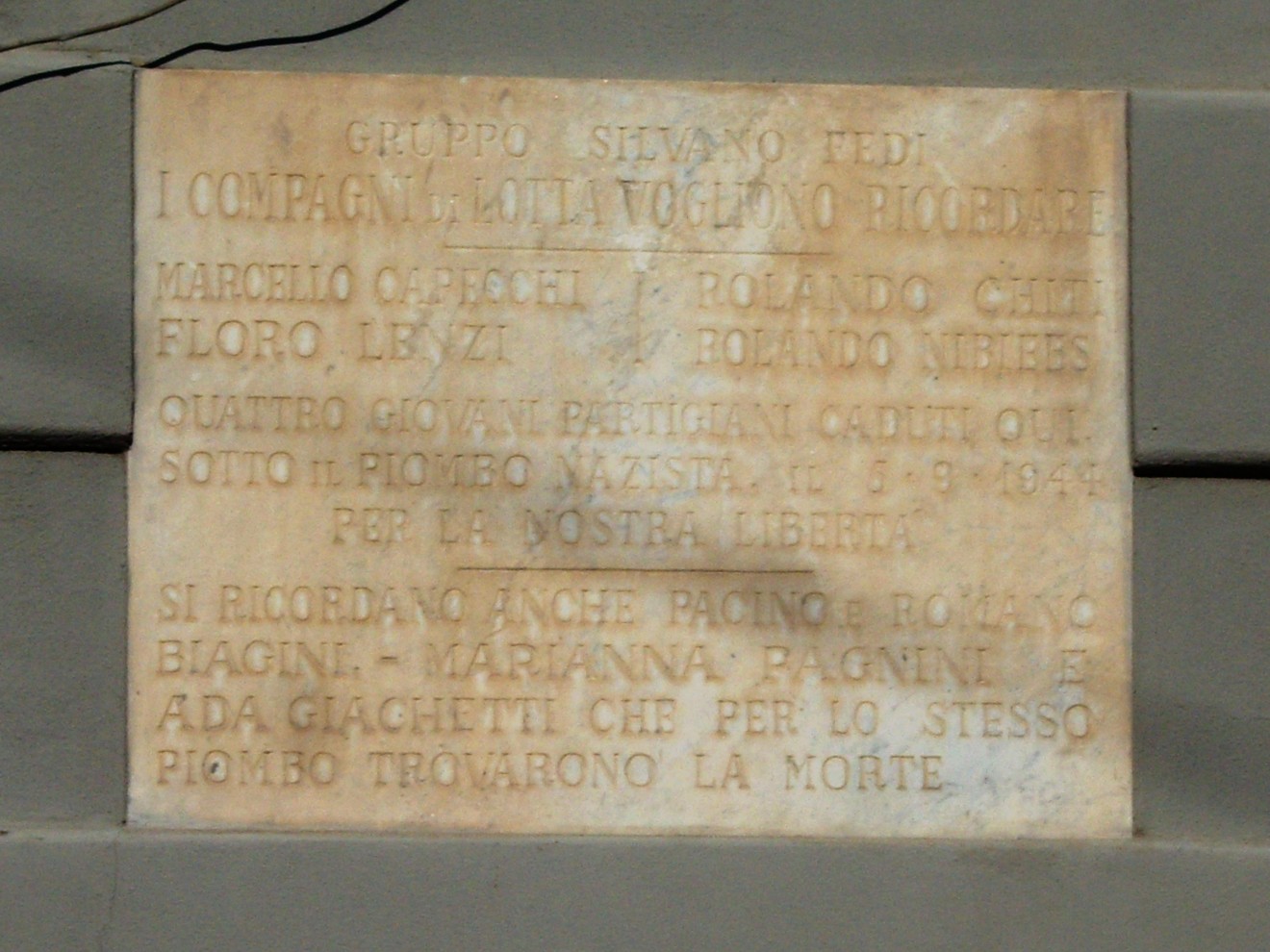 Lapide commemorativa del Gruppo Fedi, in ricordo dei combattenti per la libertà.