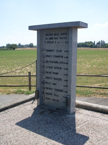 Monumento commemorativo ai fucilati del ponte sul Quaresimo, simbolo di ricordanza storica.