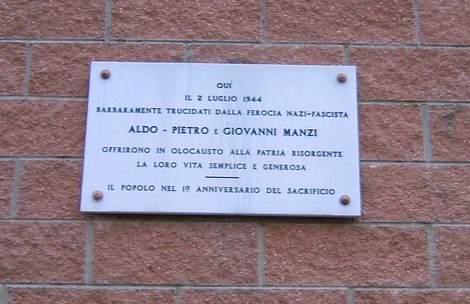 Lapide commemorativa dedicata ai fratelli Manzi, vittime della violenza nazifascista nel 1944.