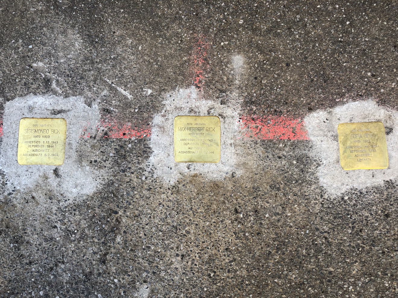 Pietre d'inciampo in memoria delle vittime della persecuzione nazista, installate ai Bick.