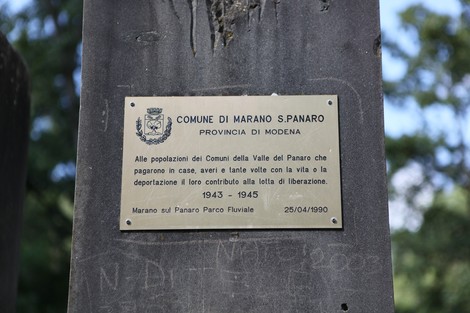 Monumento ai caduti della valle del Panaro, simbolo di memoria e riconoscenza per le vittime della guerra.