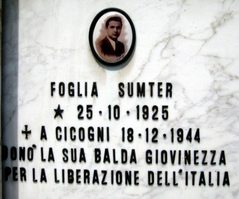 Sepolcro di Foglia, commemorazione di un giovane eroe del 1944, dedicato alla libertà dell'Italia.