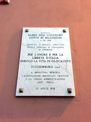 Lapide commemorativa a Barbò, dedicata all'onore e alla libertà d'Italia, in ricordo dell'Olocausto.
