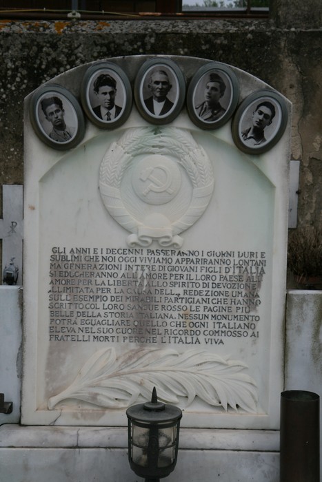 Sepolcro dei partigiani di San Martino alla Palma, in memoria dei giovani che hanno combattuto per la libertà.