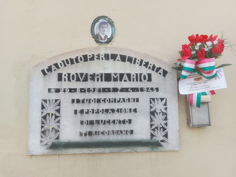Lapide commemorativa dedicata a Mario Roveri, in memoria del suo sacrificio e coraggio.