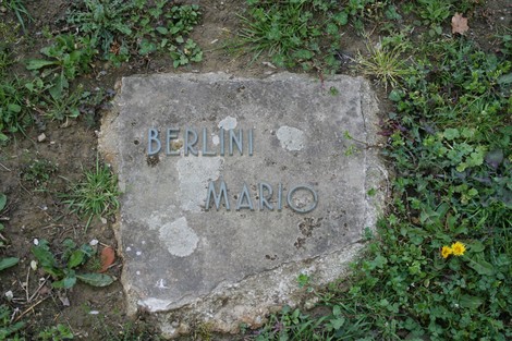 Monumento commemorativo nel cimitero di Stia, dedicato a Mario Berlini.