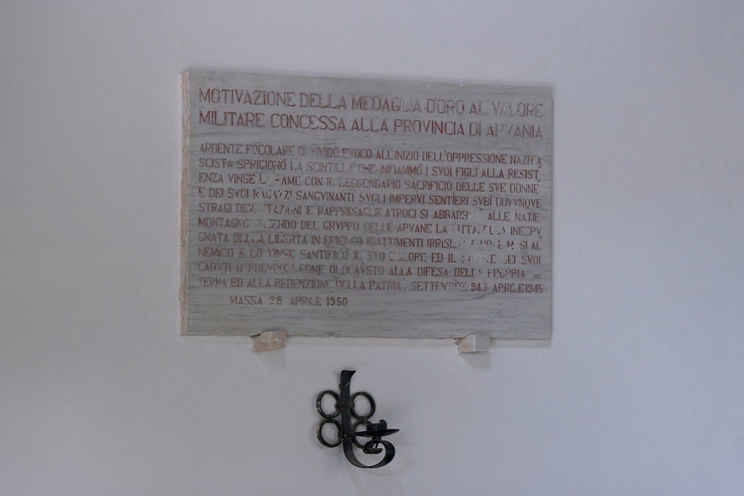 Chiesetta dedicata ai partigiani del Pasquilio, simbolo di resistenza e memoria storica.