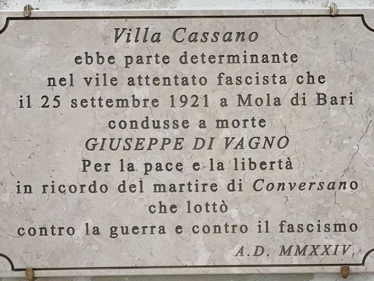 Lapide commemorativa dedicata a Giuseppe Di Vagno, martire della libertà e della lotta contro il fascismo.