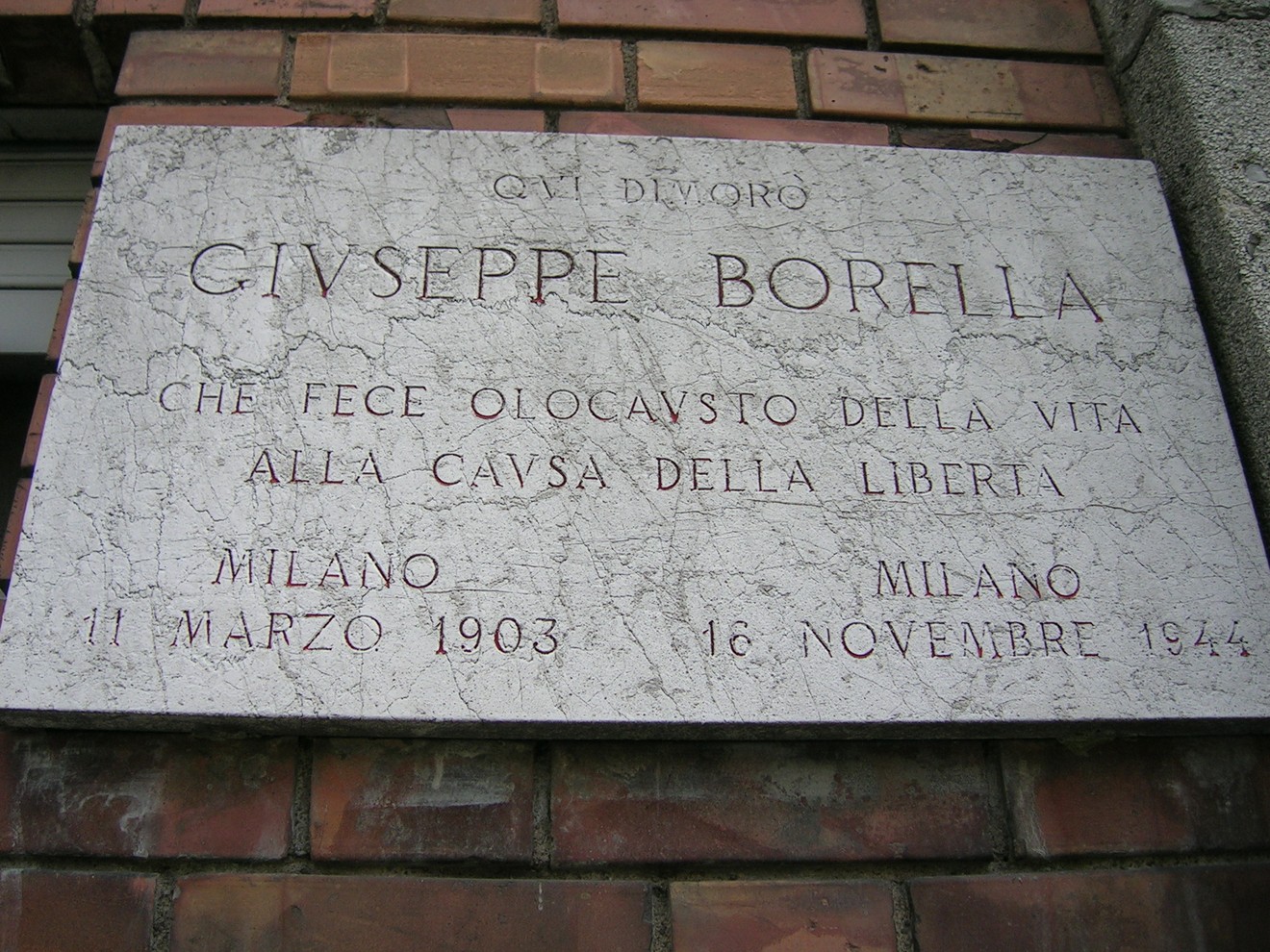Lapide commemorativa a Giuseppe Borella, vittima della lotta per la libertà a Milano.