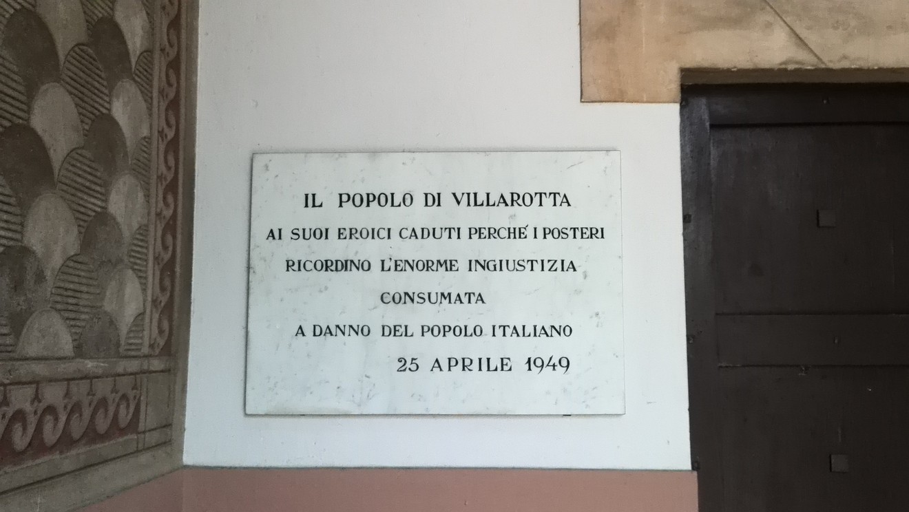 Lapide commemorativa ai caduti di Villarotta, in memoria dei sacrifici per la giustizia e la libertà.