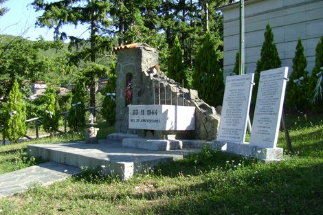 Monumento in memoria dell'eccidio di Regnano, commemorazione delle vittime del 23 febbraio 1944.