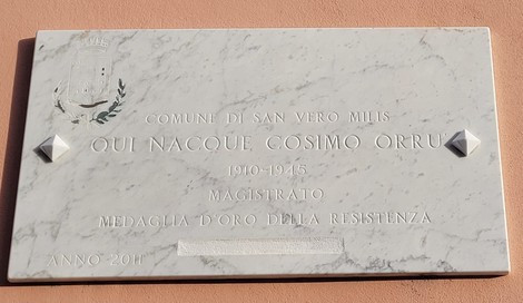 Lapide commemorativa dedicata a Cosimo Orrù, magistrato e Medaglia d'Oro della Resistenza, a San Vero Milis.