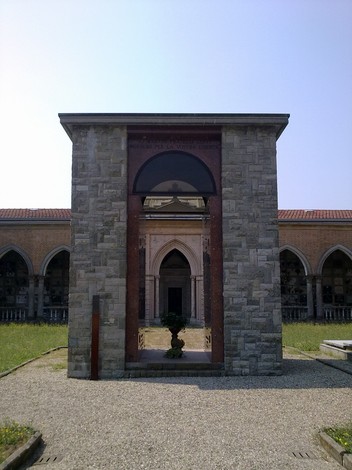 Entrata del Sacrario della famiglia Cervi, in memoria dei caduti della Resistenza italiana.