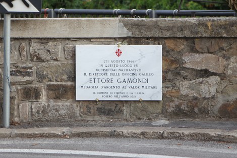 Lapide commemorativa dedicata a Ettore Gamondi, vittima del nazifascismo, posta a Firenze.