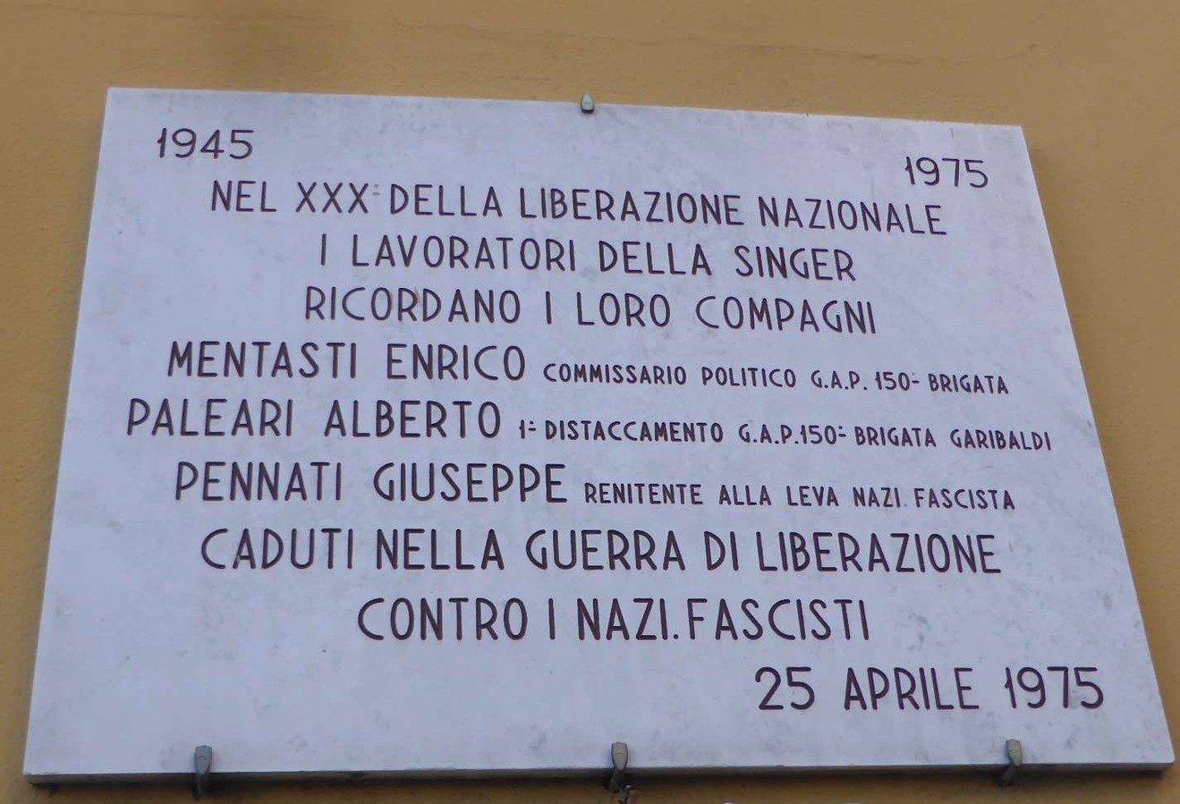 Lapide commemorativa per i lavoratori della Singer e i caduti nella guerra di liberazione contro i nazifascisti.