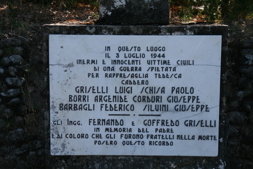 Monumento in memoria delle vittime civili del 3 luglio 1944, situato a La Grotta.