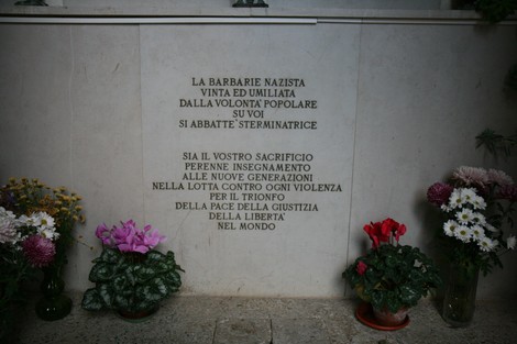 Sepolcro delle vittime dell'eccidio di Pratale, commemorazione del sacrificio contro la violenza e per la giustizia.