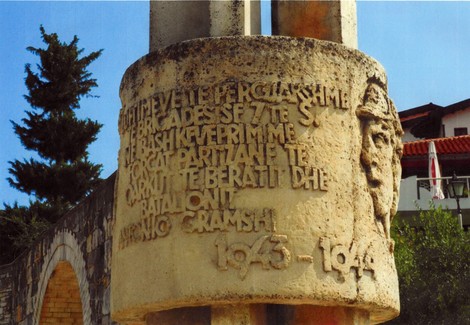 Monumento della Resistenza di Berat, dedicato ai partigiani che combatterono durante la Seconda Guerra Mondiale.
