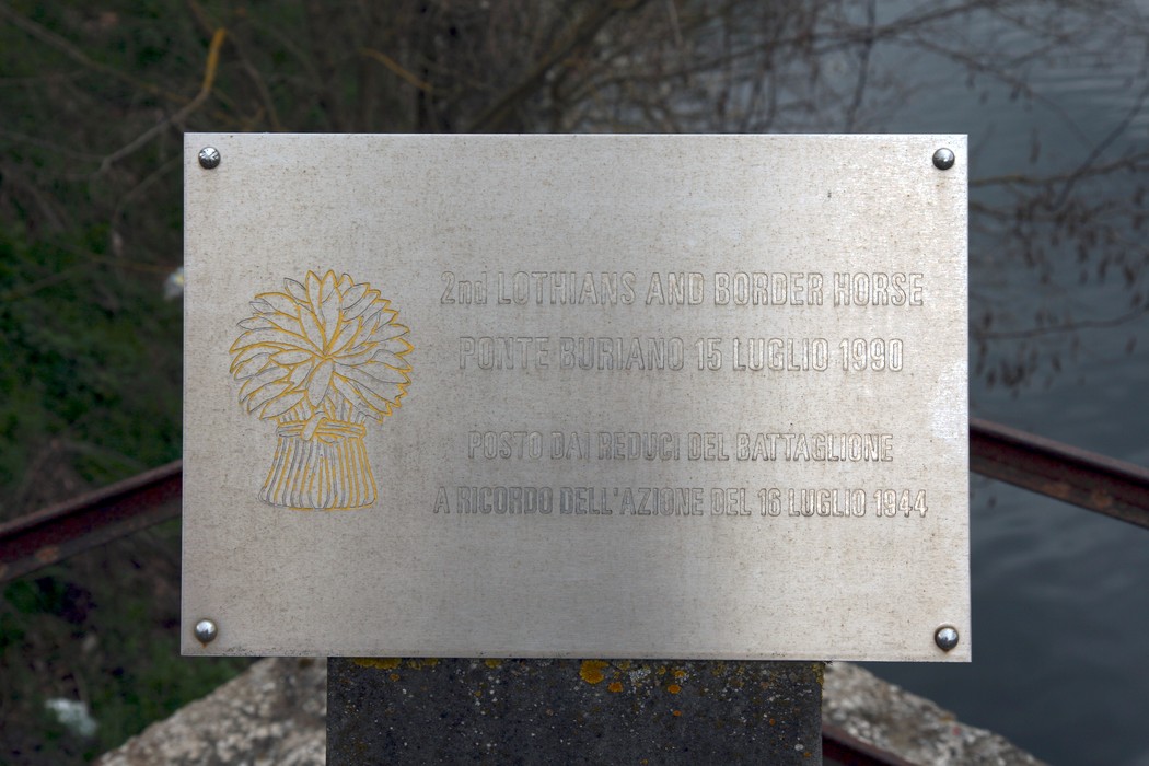 Cippo commemorativo del Secondo Battaglione Lothians, dedicato alla memoria dei caduti del 15 luglio 1960.