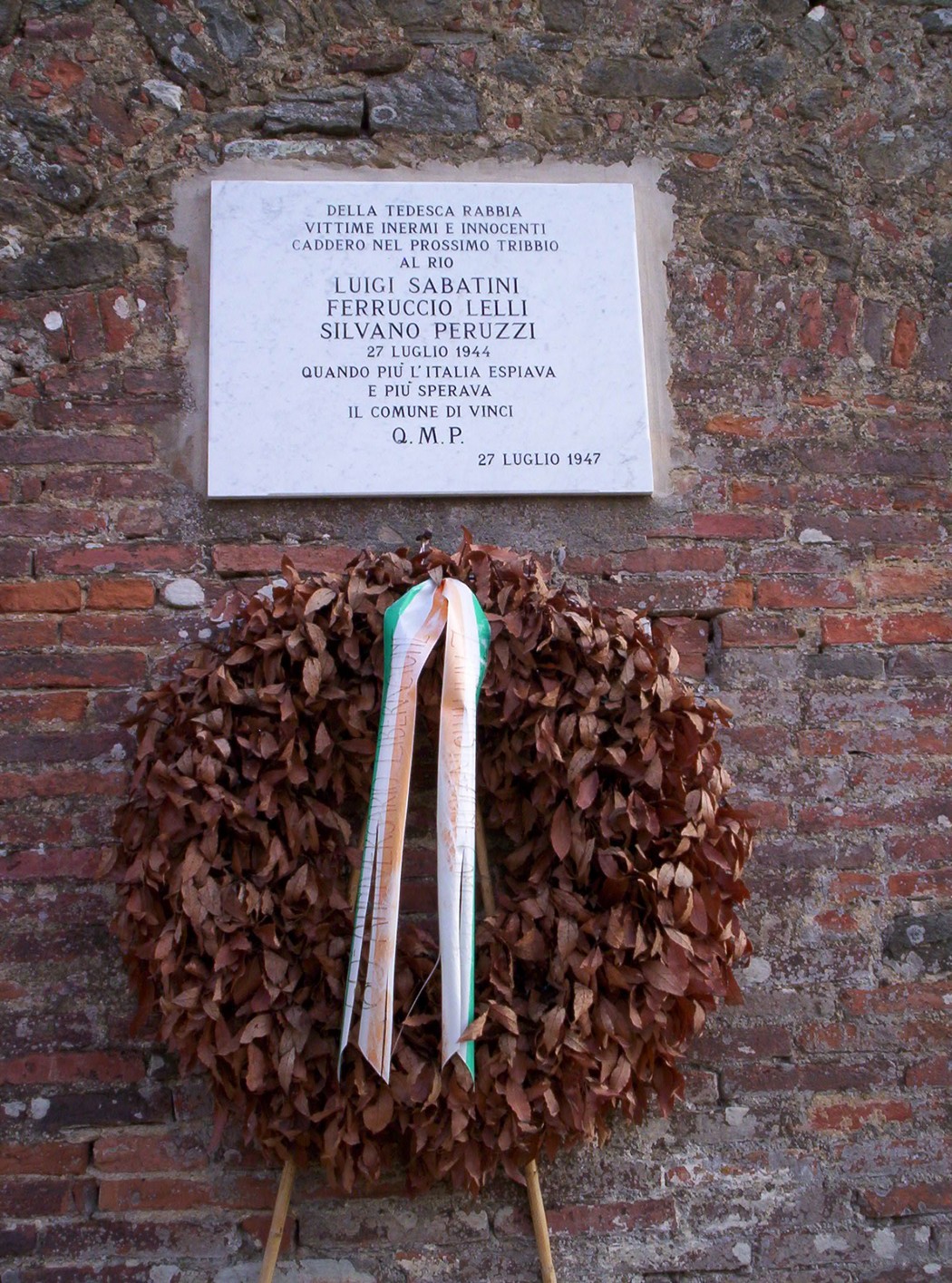 Lapide commemorativa dedicata a Luigi Salatini e Ferruccio Ielli, vittime innocenti della guerra.