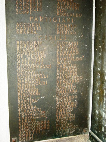 Monumento ai caduti di Bagnone, commemorazione dei partigiani e civili vittime di guerra.