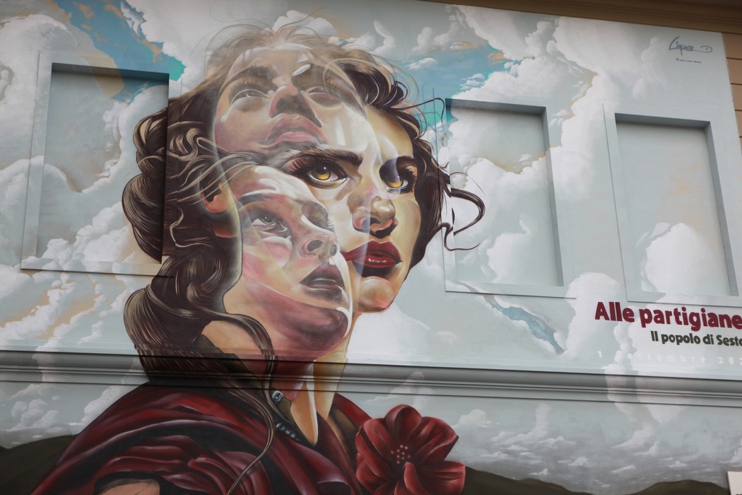 Murale che celebra il contributo delle partigiane, con volti sovrapposti e simboli di lotta e libertà.