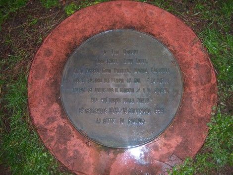 Monumento commemorativo ai fucilati di piazza San Lorenzo, in ricordo delle vittime della Resistenza.