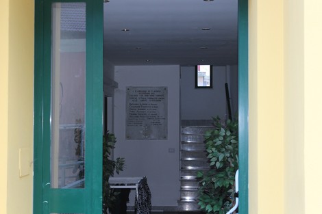 Lapide memoriale ai caduti per la Libertà di San Desiderio, visibile all'interno di un edificio.