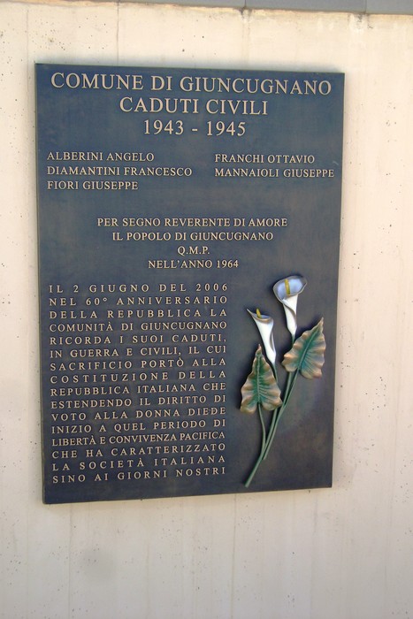 Monumento ai caduti di Giuncugnano, commemorazione di coloro che hanno perso la vita tra il 1943 e il 1945.