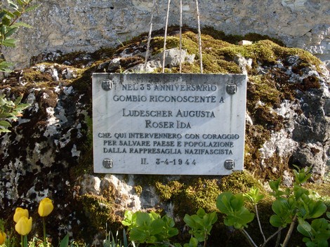 Lapide commemorativa a Ludescher e Roser, in onore del loro coraggio contro il nazifascismo.
